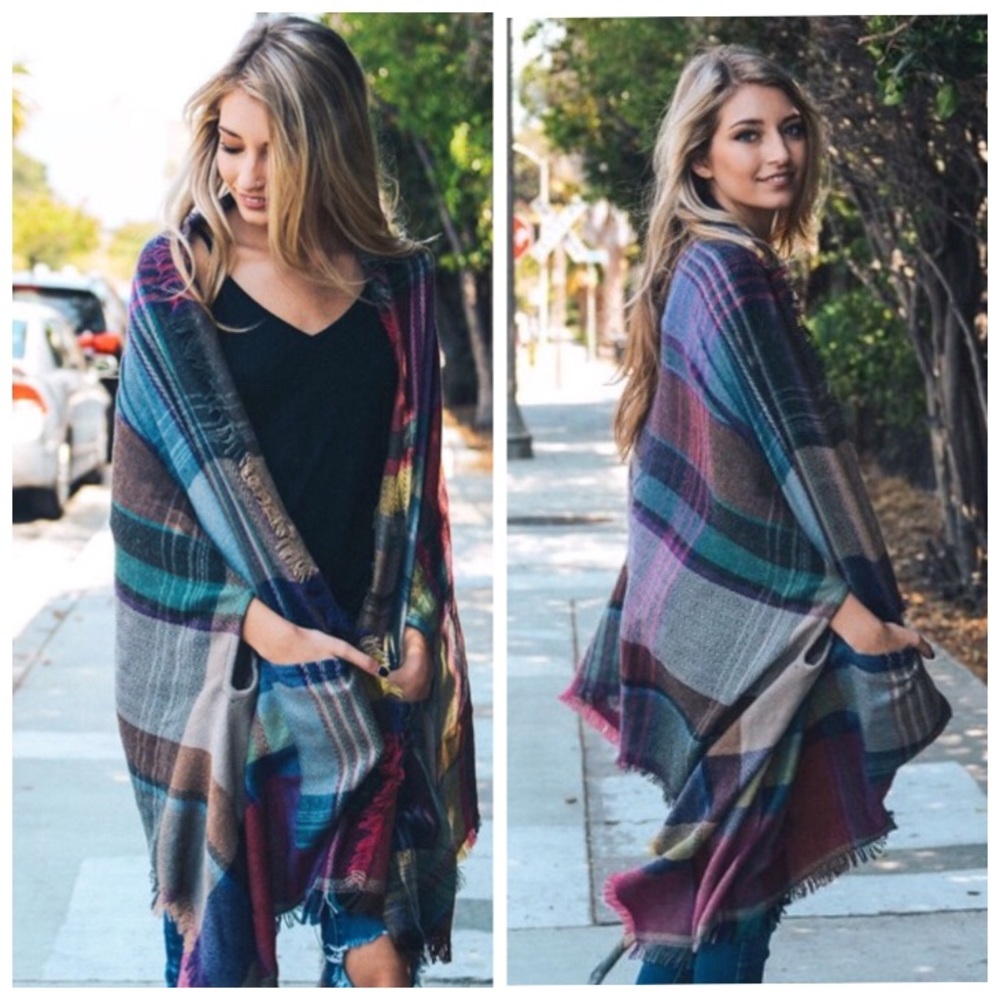 Pretty plaid wrap, with pockets!